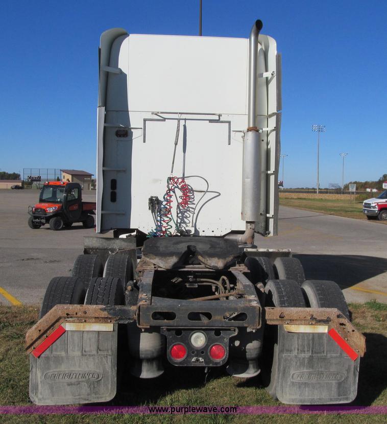 image for item K6394 2004 Freightliner Columbia semi truck