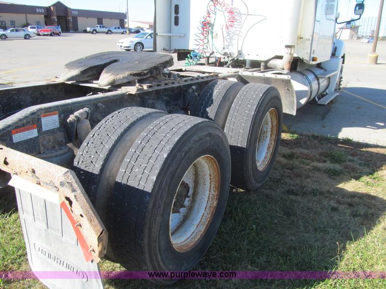 image for item K6394 2004 Freightliner Columbia semi truck