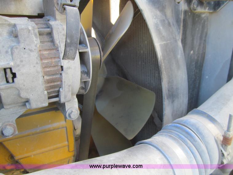 image for item K6394 2004 Freightliner Columbia semi truck