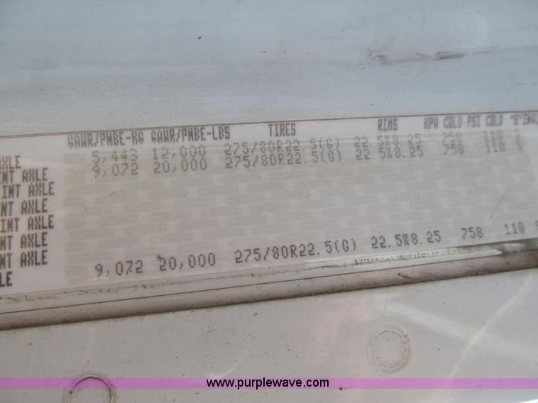 image for item K6394 2004 Freightliner Columbia semi truck