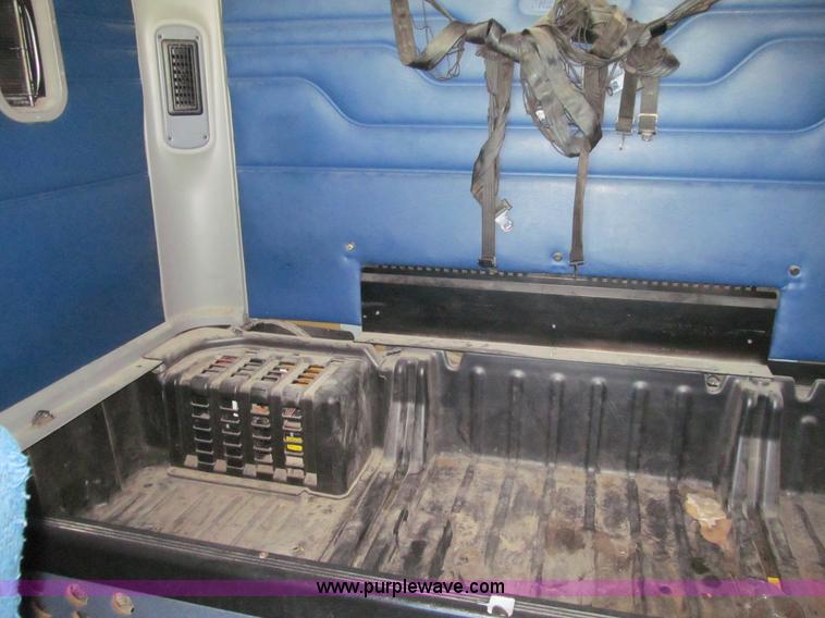 image for item K6394 2004 Freightliner Columbia semi truck