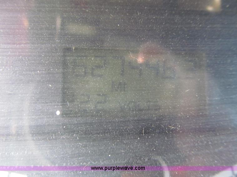 image for item K6394 2004 Freightliner Columbia semi truck