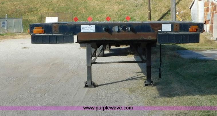 image for item K8235 2000 Transcraft flatbed trailer