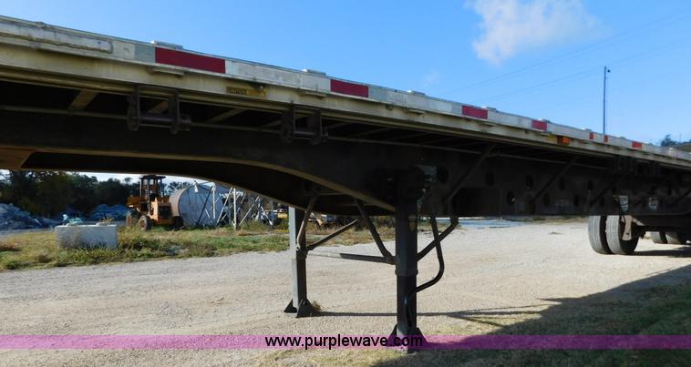 image for item K8235 2000 Transcraft flatbed trailer