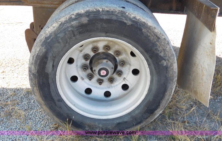 image for item K8235 2000 Transcraft flatbed trailer