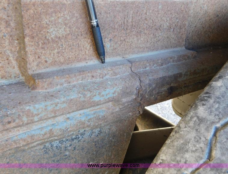 image for item K8235 2000 Transcraft flatbed trailer