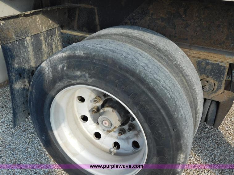 image for item K8235 2000 Transcraft flatbed trailer