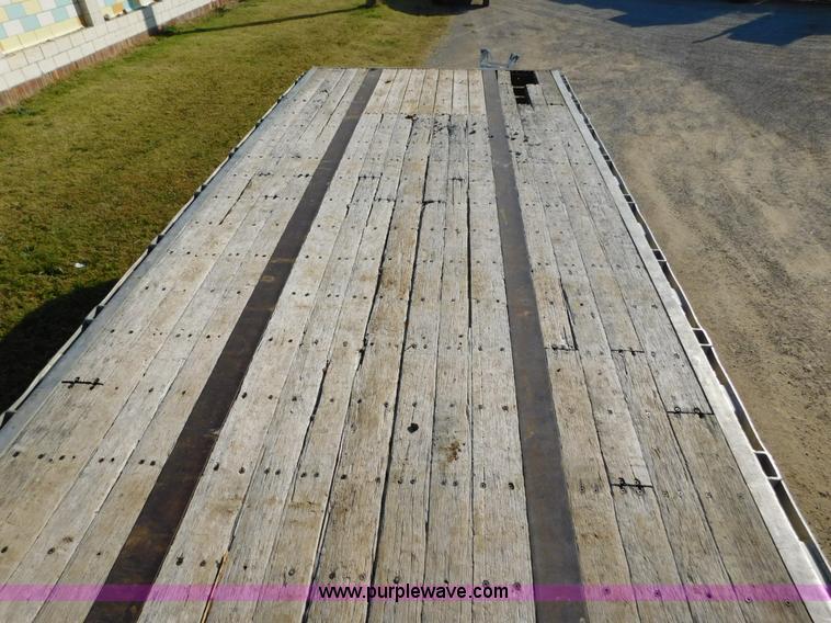 image for item K8235 2000 Transcraft flatbed trailer