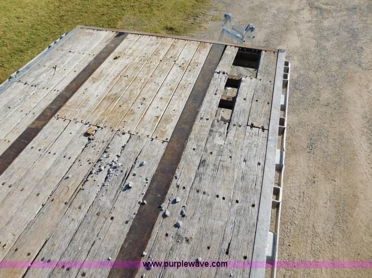 image for item K8235 2000 Transcraft flatbed trailer