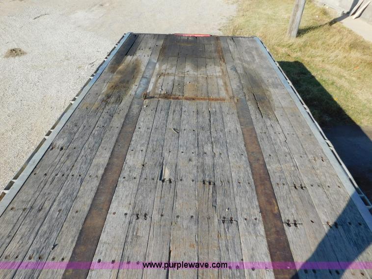 image for item K8235 2000 Transcraft flatbed trailer
