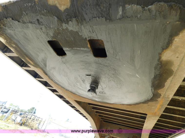 image for item K8235 2000 Transcraft flatbed trailer