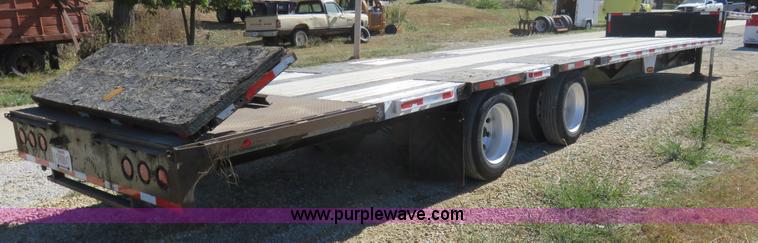 image for item L2422 1989 Eagle step deck trailer