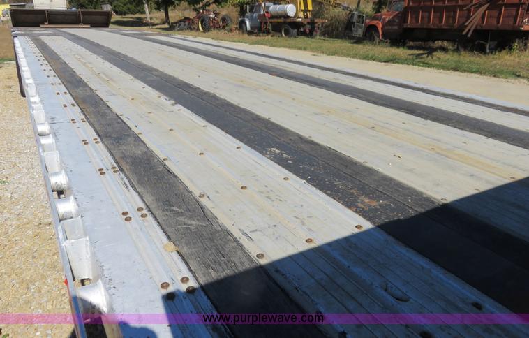 image for item L2422 1989 Eagle step deck trailer