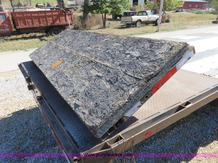 image for item L2422 1989 Eagle step deck trailer