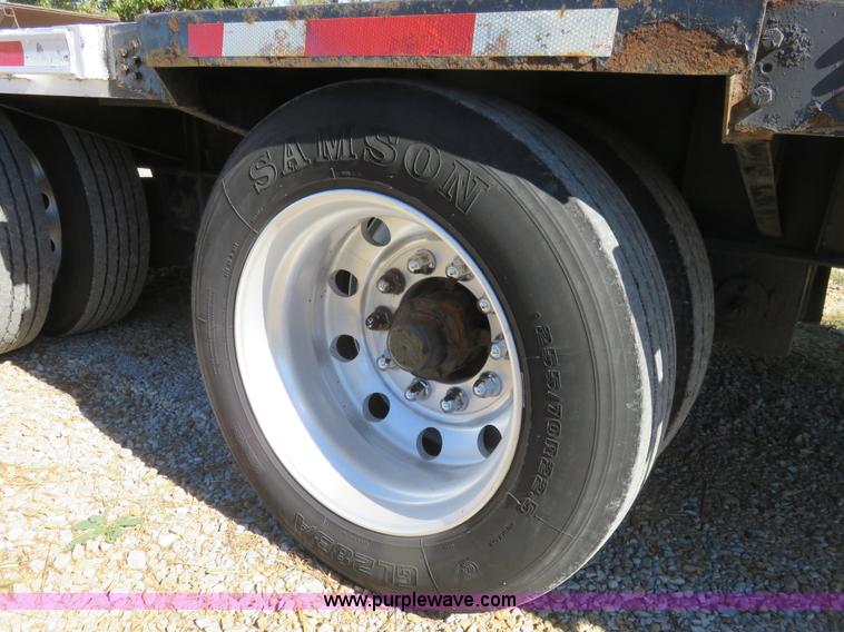 image for item L2422 1989 Eagle step deck trailer