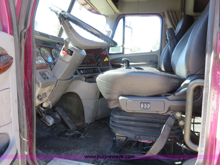 image for item L2446 1999 Freightliner Century Class semi truck