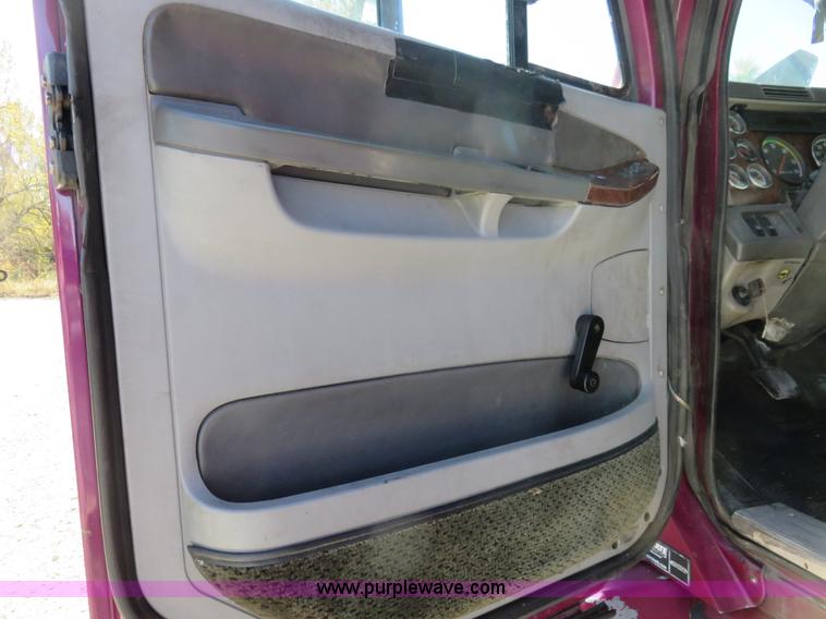 image for item L2446 1999 Freightliner Century Class semi truck