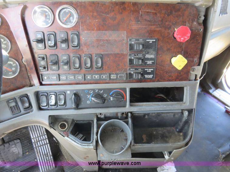 image for item L2446 1999 Freightliner Century Class semi truck