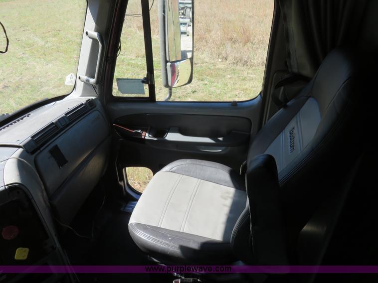 image for item L2446 1999 Freightliner Century Class semi truck