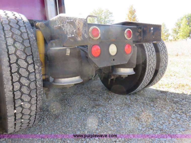 image for item L2446 1999 Freightliner Century Class semi truck