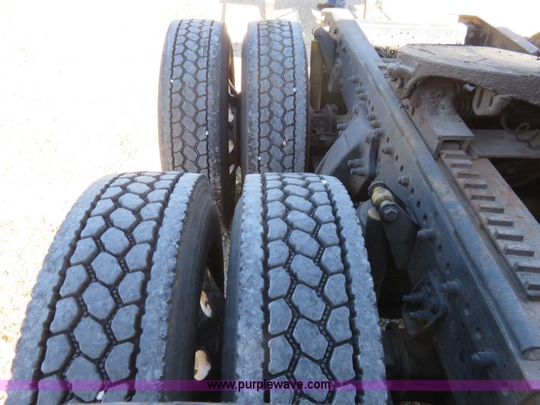 image for item L2446 1999 Freightliner Century Class semi truck