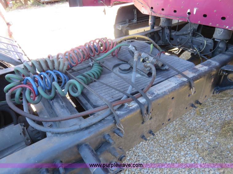 image for item L2446 1999 Freightliner Century Class semi truck