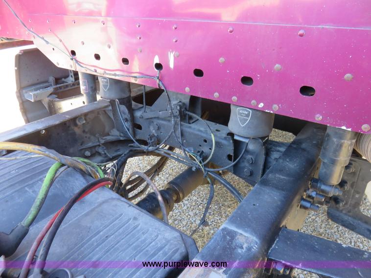 image for item L2446 1999 Freightliner Century Class semi truck