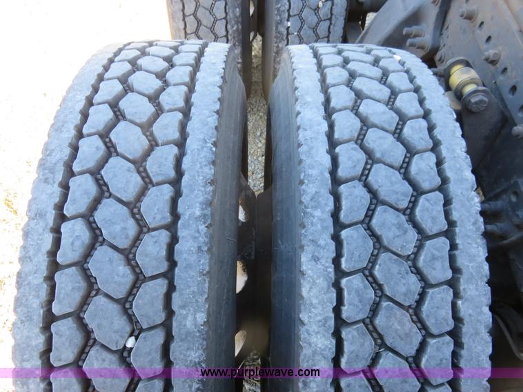 image for item L2446 1999 Freightliner Century Class semi truck