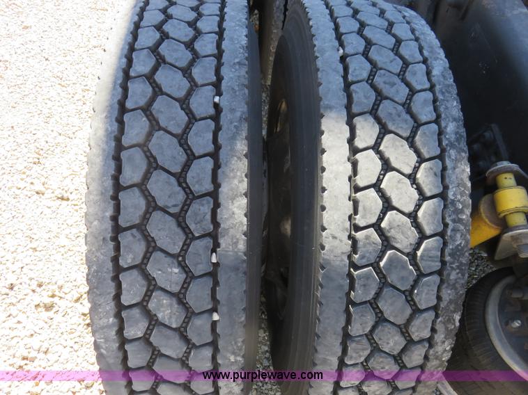 image for item L2446 1999 Freightliner Century Class semi truck