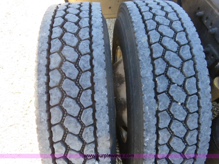 image for item L2446 1999 Freightliner Century Class semi truck