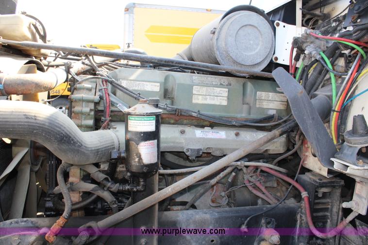 image for item L2469 2002 Freightliner FLD120 semi truck