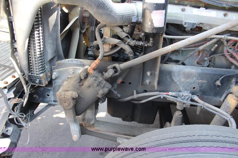 image for item L2469 2002 Freightliner FLD120 semi truck