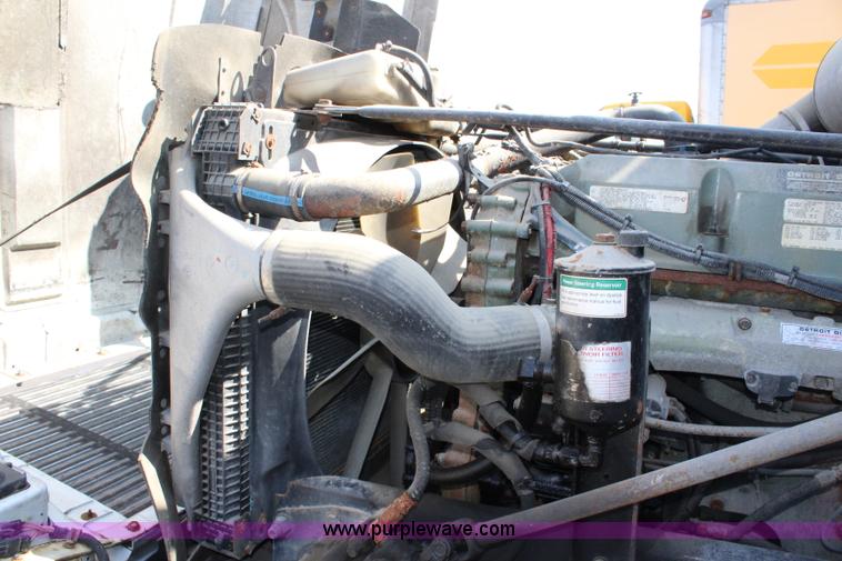 image for item L2469 2002 Freightliner FLD120 semi truck