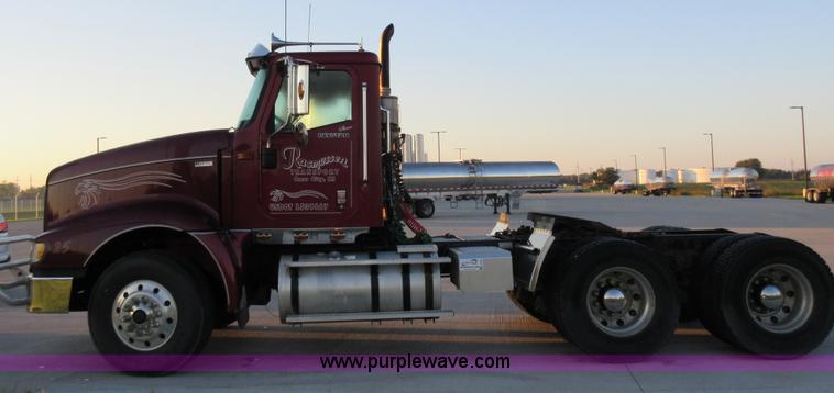 image for item L2765 2012 International Paystar 5900i semi truck