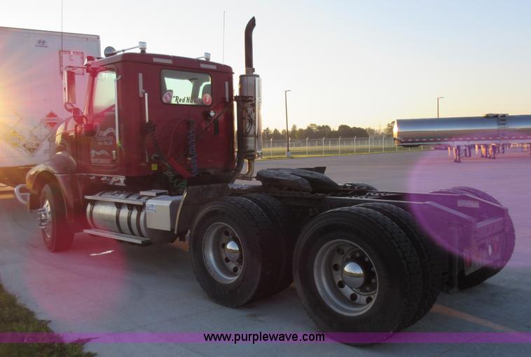 image for item L2765 2012 International Paystar 5900i semi truck