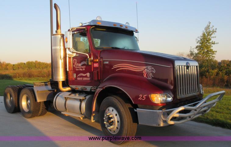 image for item L2765 2012 International Paystar 5900i semi truck