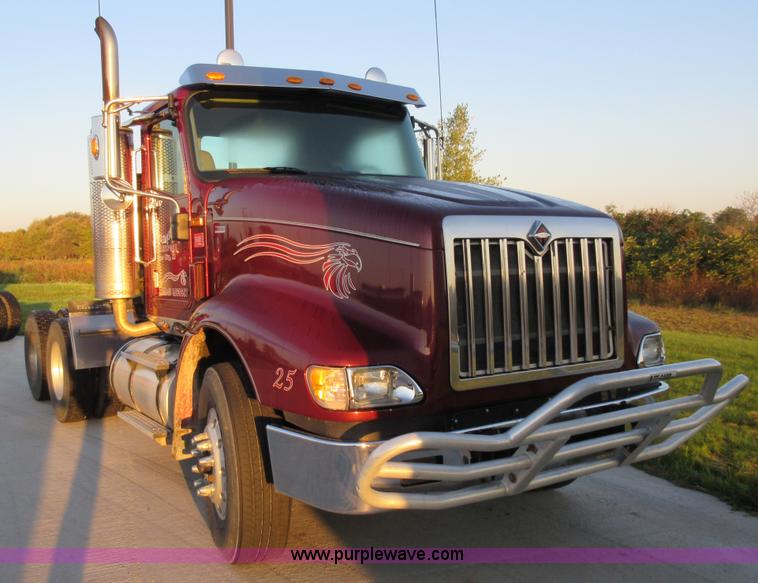 image for item L2765 2012 International Paystar 5900i semi truck
