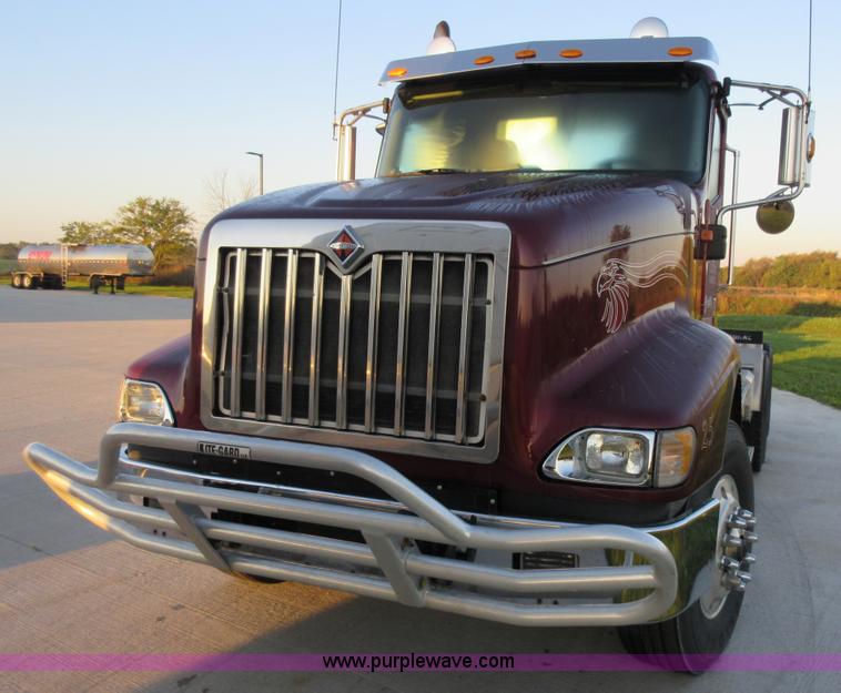 image for item L2765 2012 International Paystar 5900i semi truck