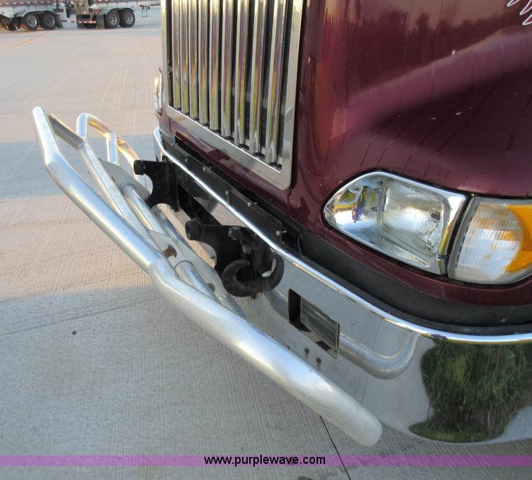 image for item L2765 2012 International Paystar 5900i semi truck