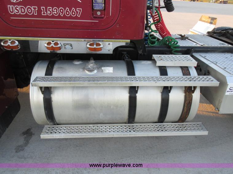 image for item L2765 2012 International Paystar 5900i semi truck