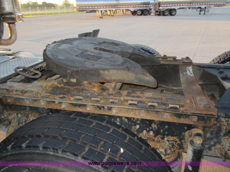 image for item L2765 2012 International Paystar 5900i semi truck