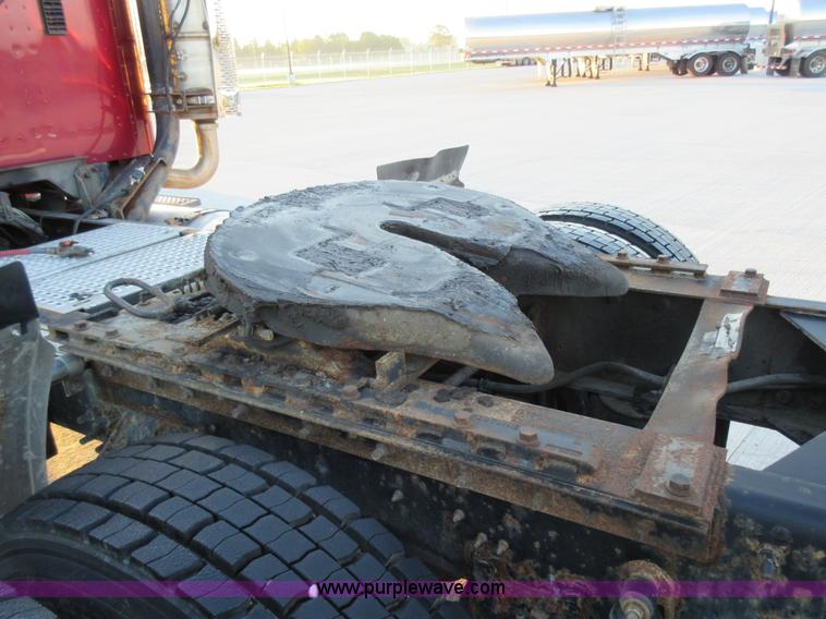 image for item L2765 2012 International Paystar 5900i semi truck