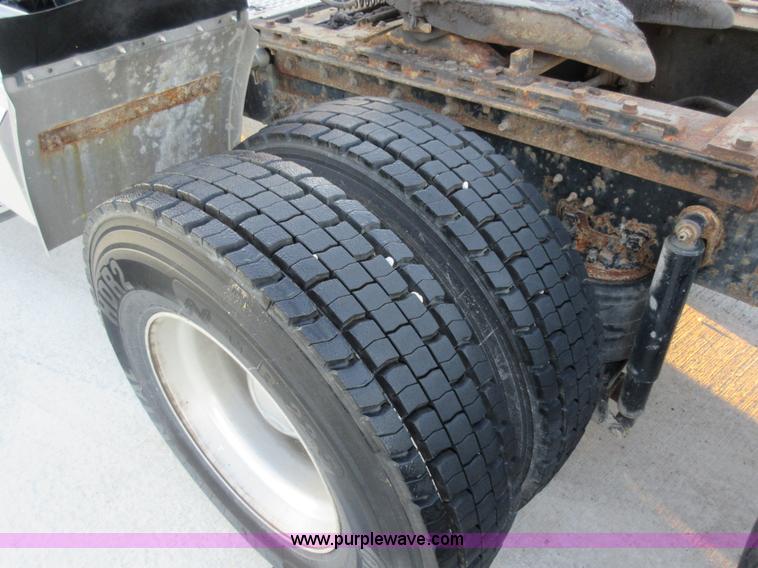 image for item L2765 2012 International Paystar 5900i semi truck