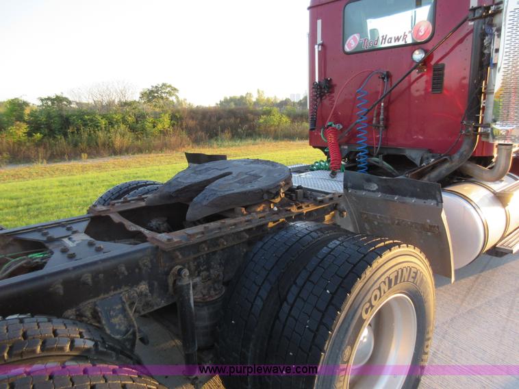 image for item L2765 2012 International Paystar 5900i semi truck