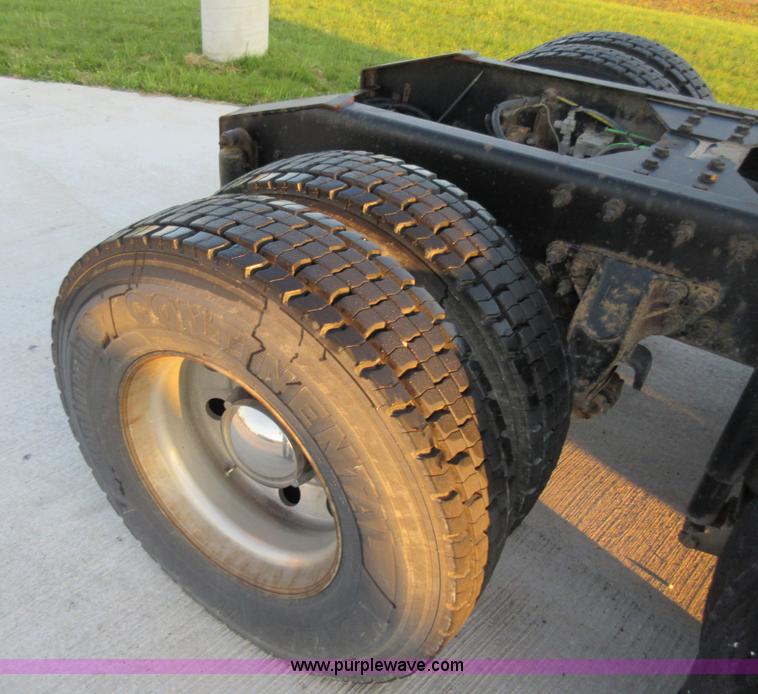 image for item L2765 2012 International Paystar 5900i semi truck