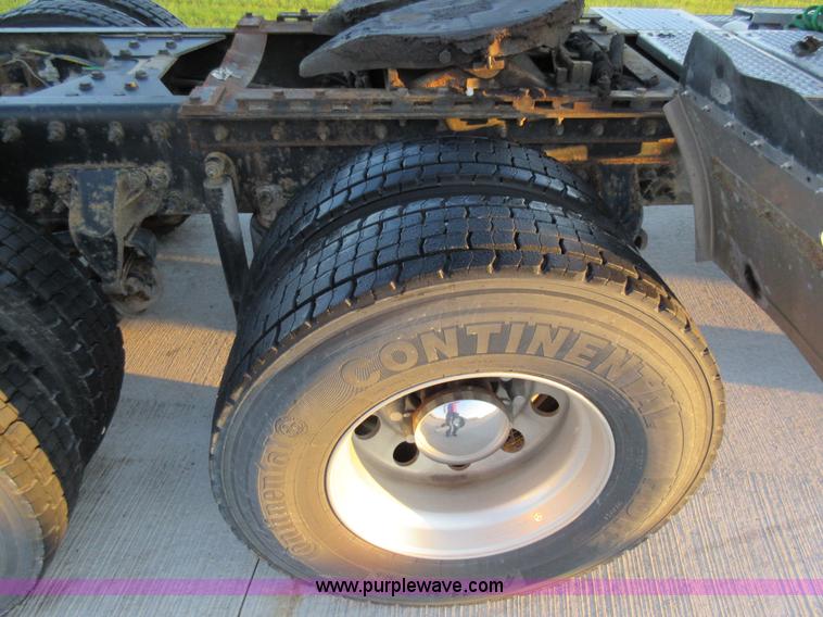 image for item L2765 2012 International Paystar 5900i semi truck