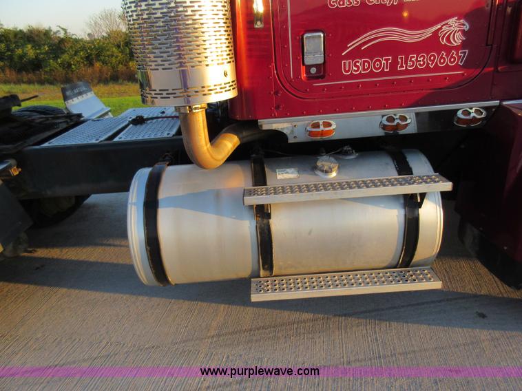 image for item L2765 2012 International Paystar 5900i semi truck