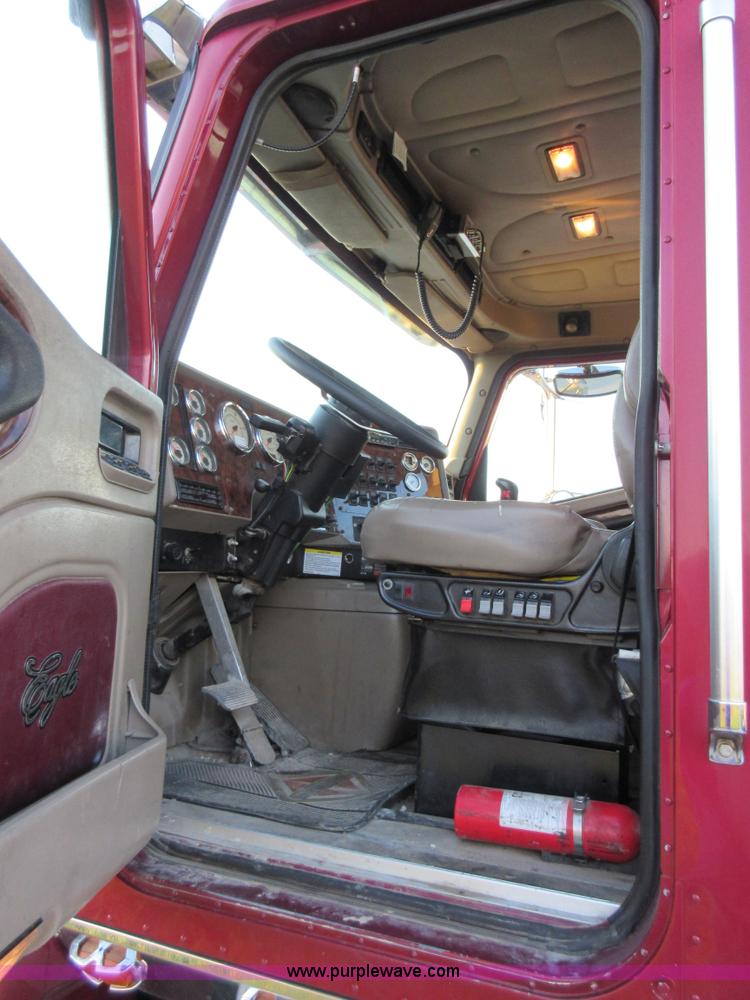 image for item L2765 2012 International Paystar 5900i semi truck