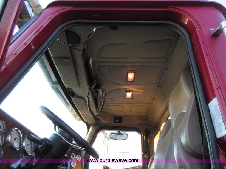 image for item L2765 2012 International Paystar 5900i semi truck