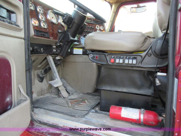 image for item L2765 2012 International Paystar 5900i semi truck